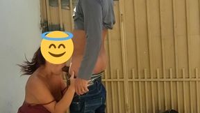 olha o gas!!! filmei escondido, dei gostoso pro vendedor de gas, gozou na minha boca e foi embora.