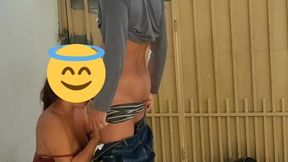 olha o gas!!! filmei escondido, dei gostoso pro vendedor de gas, gozou na minha boca e foi embora.