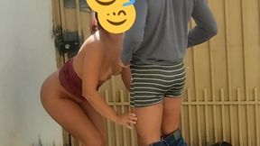 olha o gas!!! filmei escondido, dei gostoso pro vendedor de gas, gozou na minha boca e foi embora.