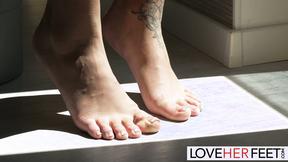 ”Black Angel Receives Amazing Foot Fetish From Her Lover”