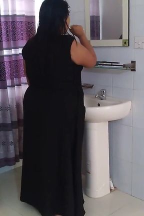 Arabian Gorgeous Stepmom Fucks Stepson While Waking up and Brushing