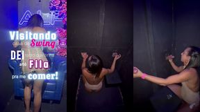 casa de swing: dei no glory hole, e na hora do apagao fizeram ate fila de comedores. foram varias gozadas na boquinha e ainda fuderam meu cuzinho. um banho de leite!