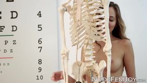 Perfect lass Clover plays as doctor to treat her horny and wild fantasies