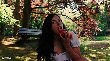 Linda del Sol - La Lechera into the Forest