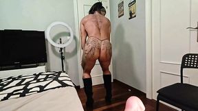 Dominatrix Danaxmuscles commands they ejaculate in her boots