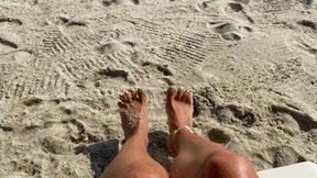 KIRA FEET DAY FROM A SUMMER BEACH VACATION - MP4 Mobile Version