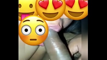 Mamando la verga bien rico mi vieja