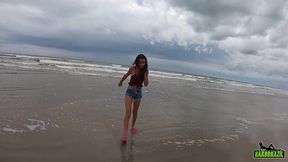 fudendo na beira da praia cheia de turistas a novinha adora uma loucura - manoella fernandes