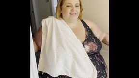 Squashing at a BBW Resort - MOV