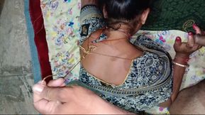 देसी गांव की बहू  जवान पतली कमर हॉट बड़े पुन कमर पतली  ससुर जी के नीचे पड़ बिस्तर बन रही बहु ससुर se मरवा ri h