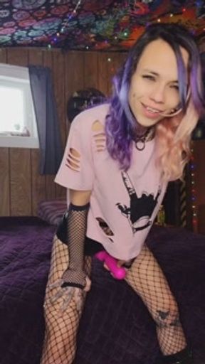 Cumming Is A Must Before A Concert