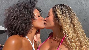 Finalmente nosso encontro aconteceu, já estava conversando com ela fazia um tempo e agora quero provar e aproveitar tudo com ela