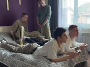 Парень пригласил друзей в гости и отчим и друг сочно выебали двух сладких твинков с гладким жопами