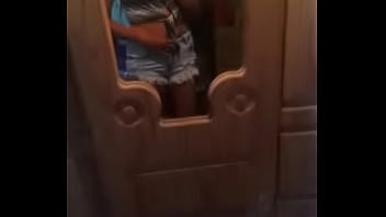 Ella disfruta mostr&aacute_ndose