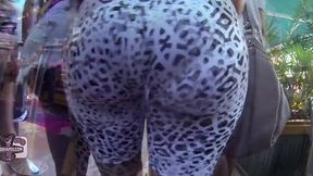 Voluptuous booty captured on camera