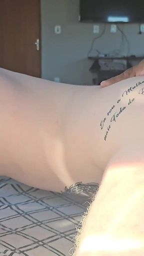 Menina Nova Pede Para Ser Chupada Senta Na Madeira Goza Duas Vezes E Depois Toma Leitada Do Macho