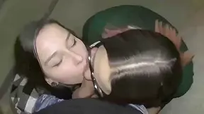 Deux Meufs Me Sucent En Rentrant Du Travail