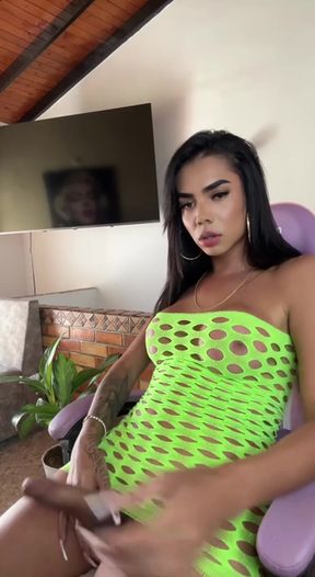Amateur GF gives a hot BJ in her cozy home
