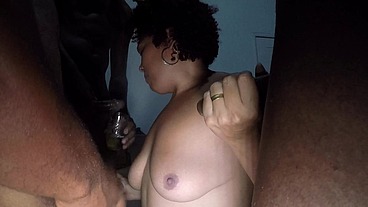 Grazy faz festinha sem seu marido para três amigos e ganha banho de porra