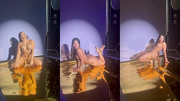 Model Gives Photographer a Rock Hard Boner Shaking her Ass