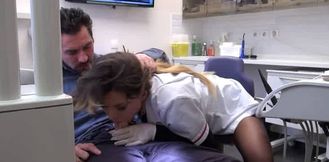 la secretaire dentaire est une nympho