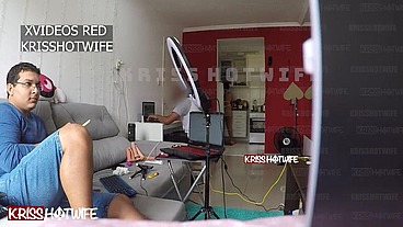 Kriss Hotwife. Casada Safada Recebendo Prestador De Serviço Semi Nua