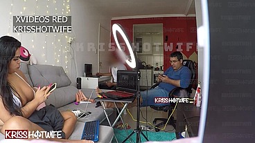 Kriss Hotwife. Casada Safada Recebendo Prestador De Serviço Semi Nua