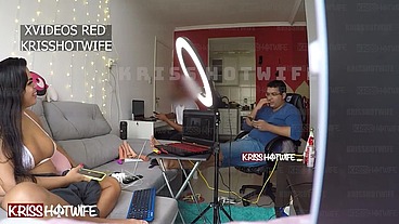Kriss Hotwife. Casada Safada Recebendo Prestador De Serviço Semi Nua