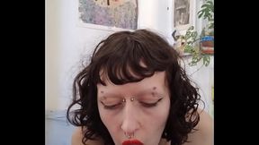 Gros talons, soutif piquant et su&ccedil_age de gode rose fushia