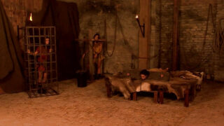 यूरोपीय सुंदरियां यूफ्रैट, वैनेसा ट्वेन और एरिका लाइटस्पीड एक जंगली गैंगबैंग में शामिल होती हैं, जिसमें ब्लो जॉब, राइडिंग और मुंह में वीर्यपात शामिल है।