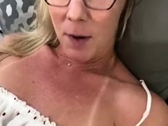 Big boob brunette masturbates on webcam