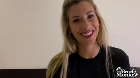 Teen blonde Shona River knows how to give a good deepthroat