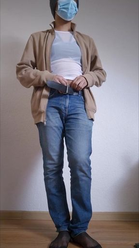 Crossdresser trains his Ass with a Dildo