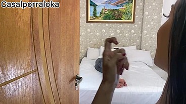 Ela aproveito que eu estava descansando e foi fuder com o meu marido escondido no pelo , mais vai ter troco