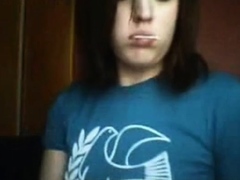 Safada mete coisas na bunda - webcam amadora anal