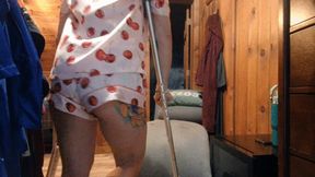 would i still be sexy with 1 leg and crutches