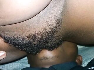 That babe asks me to let her screw the delivery chap.