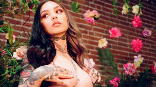 Certain nude ultra-cutie showcases her tats