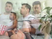 Invito a mi hermanastro a ver una película para poder follarlo y correrme en su culo