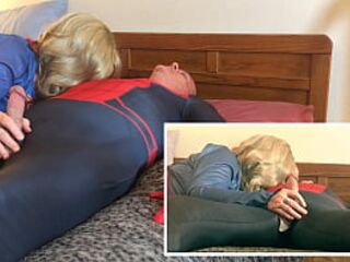 Aged DC-Marvel cosplay crossover: Supergirl gives Spiderman a oral