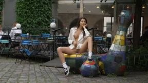 Alissa Foxy: shows off her trimmed pussy in public