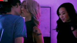 Stealing the Spotlight S35E7s Forbidden Desire