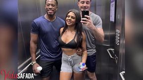 Nosso novo personal trainer &eacute_ muito atencioso. deu uma aula de como foder a esposa ap&oacute_s o treino.