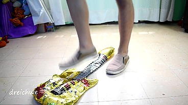 Resting balloons with the ass and feet