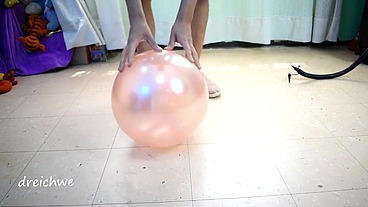 Resting balloons with the ass and feet