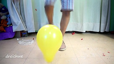 Resting balloons with the ass and feet