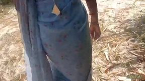 bahar ghum rhi thi bhabhi ki pesab nikal gayi