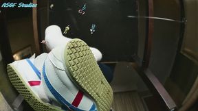 Trapped under UNAWARE GIANTESS SHOEPLAY! - MP4