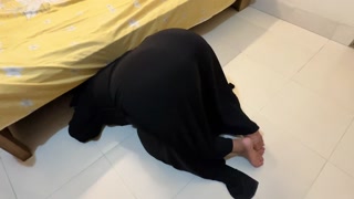 Hot Stepmom Stuck Under Bed When She clean my room, just then i start masturbat by saw her big ass
