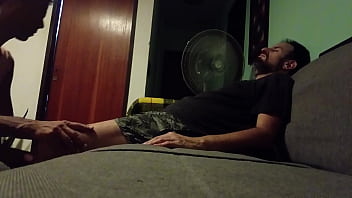 Atendiendo las necesidades de este hombre como se debe...